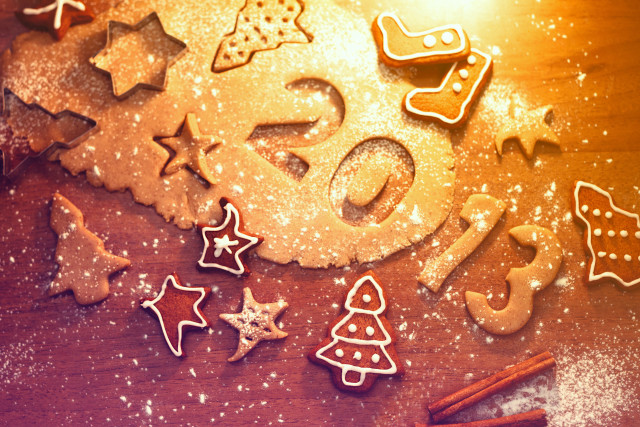 Cookies candle cinnamon snowflakes stars free wallpaper for desktop - medium preview image