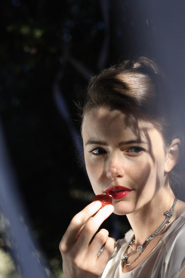 Woman necklace lipstick mirror smile free wallpaper for mobile - medium preview image