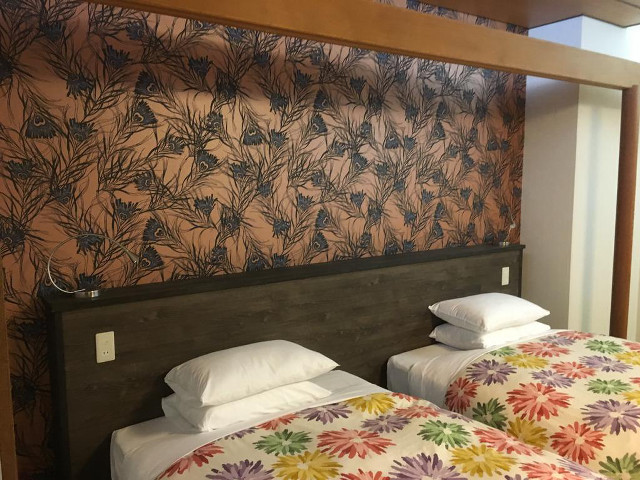 Two beds plant wallpaper autumn free wallpaper for desktop - medium preview image