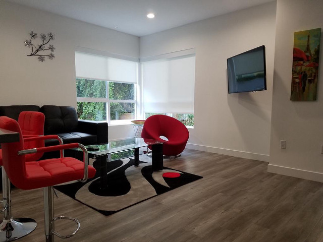 Living room tv red chair free wallpaper for desktop - medium preview image