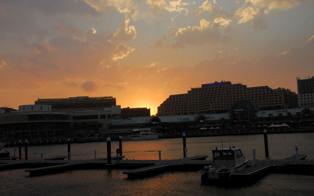 Sunset city boats docked buildings free wallpaper for desktop - medium preview image