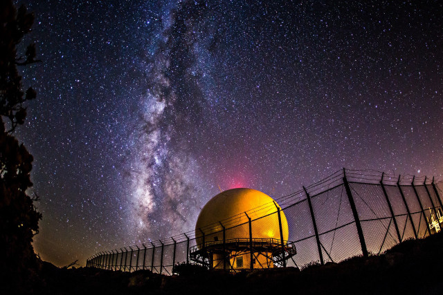 Telescope fence night sky stars free wallpaper for desktop - medium preview image