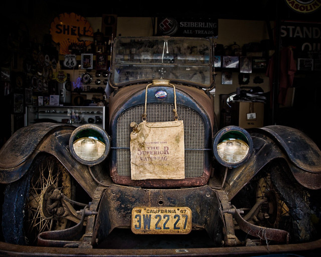 Old car bag grill garage free wallpaper for desktop - medium preview image