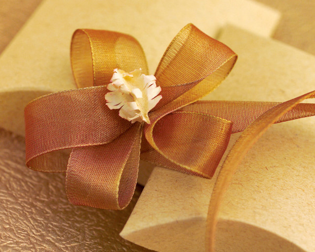 Gift brown paper flower ribbon free wallpaper for desktop - medium preview image