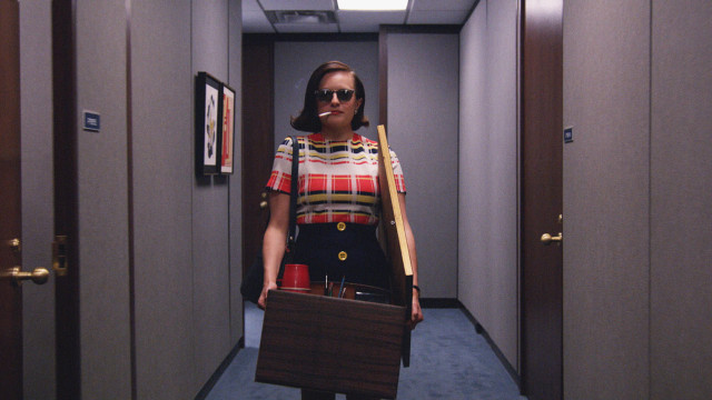 Woman hallway briefcase sunglasses purse free wallpaper for desktop - medium preview image