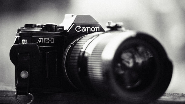 Camera canon logo table wall free wallpaper for desktop - medium preview image
