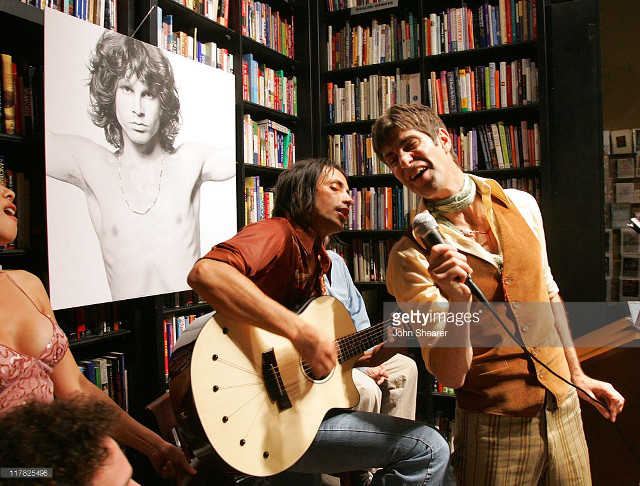 Man playing guitar woman singing free wallpaper for desktop - medium preview image