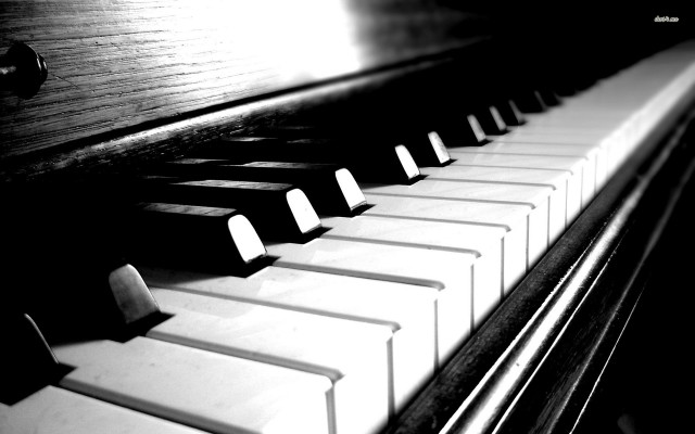 Piano white keys black white free wallpaper for desktop - medium preview image