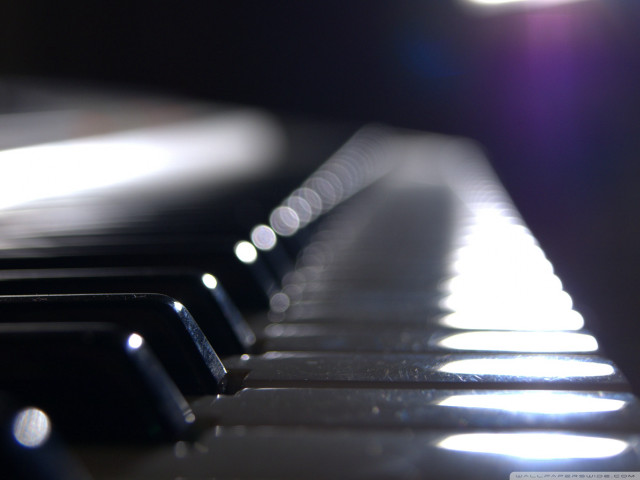 Piano keyboard closeup light blurry free wallpaper for desktop - medium preview image