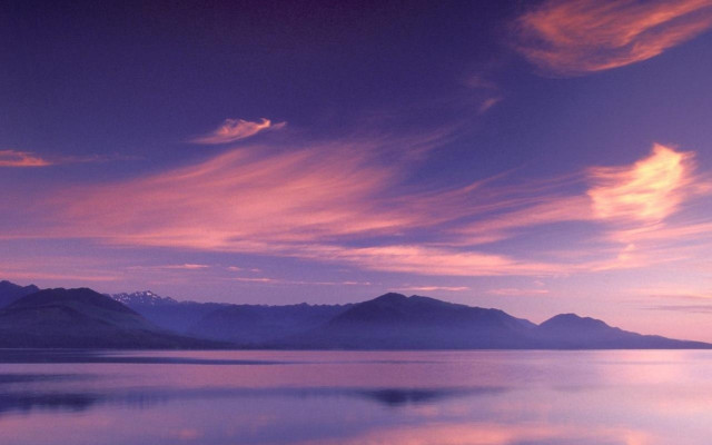 Purple sky mountains lake boat free wallpaper for desktop - medium preview image