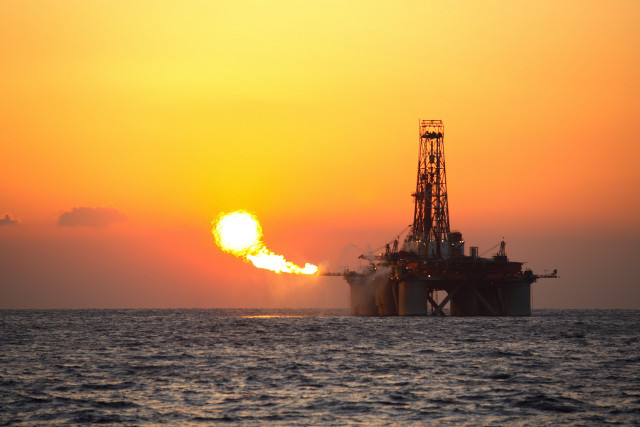 Oil rig ocean sunset yellow free wallpaper for desktop - medium preview image