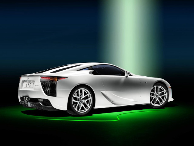 White sports car green light free wallpaper for desktop - medium preview image