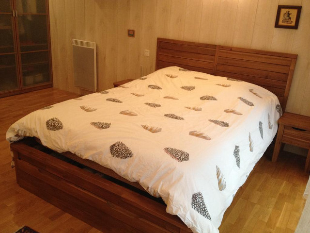 Woodcut feather pattern bed wooden free wallpaper for desktop - medium preview image