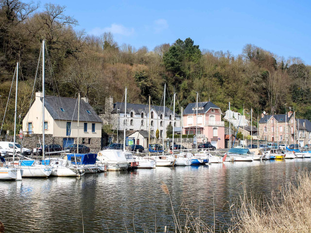 Boats docked harbor houses trees free wallpaper for desktop - medium preview image
