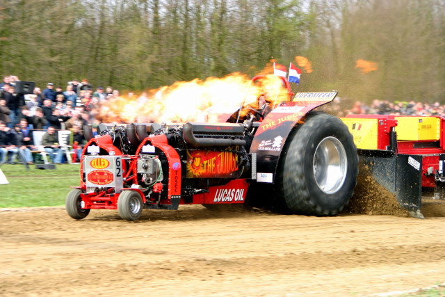 Tractor fire engine dirt track free wallpaper for desktop - medium preview image