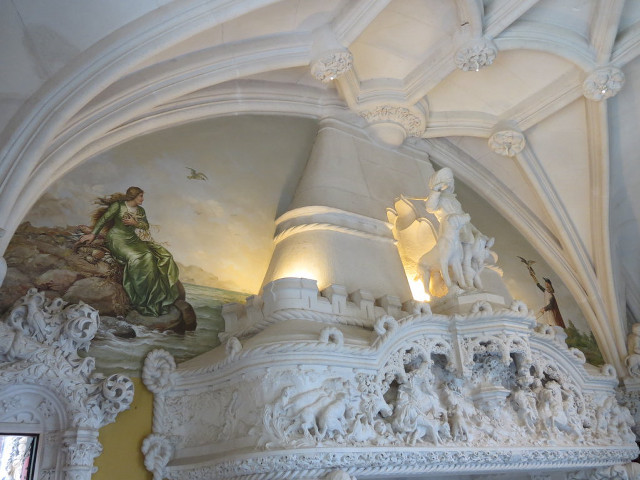 White statue painting mirror window free wallpaper for desktop - medium preview image