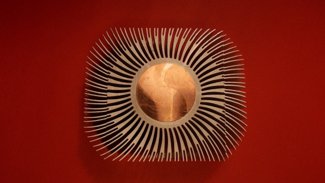 Circular object gold center red free wallpaper for desktop - medium preview image