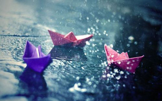 Origami boats floating wet surface #2 free wallpaper for desktop - medium preview image