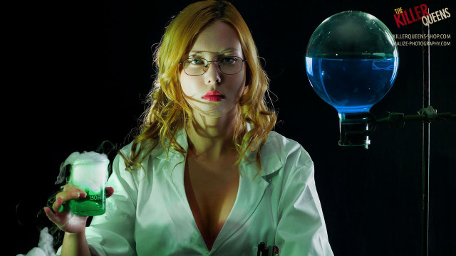 Woman white shirt green object free wallpaper for desktop - medium preview image