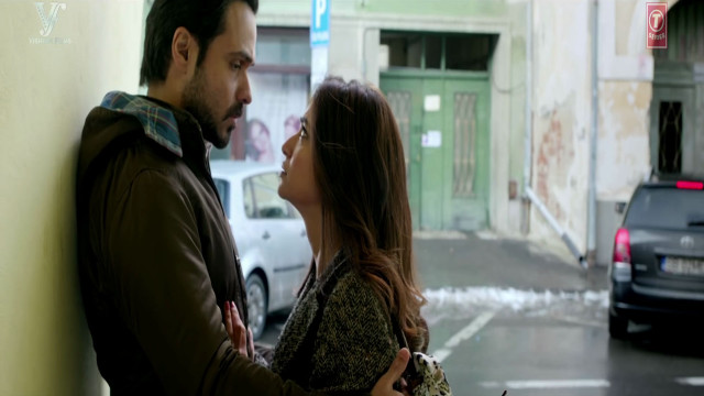 Man woman wall car street free wallpaper for desktop - medium preview image