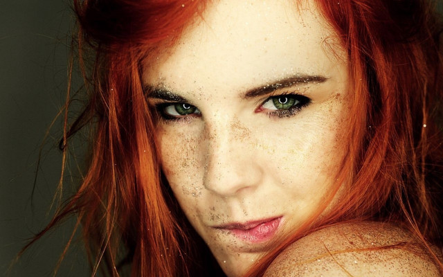 Freckled greeneyes redhair portrait pointillism free wallpaper for desktop - medium preview image