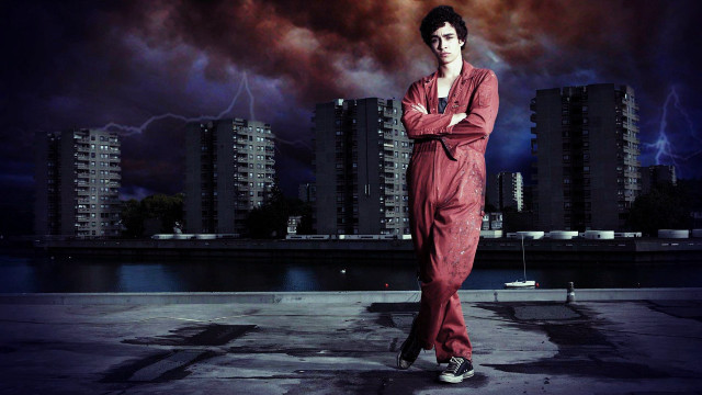 Man red jumpsuit city skyline free wallpaper for desktop - medium preview image