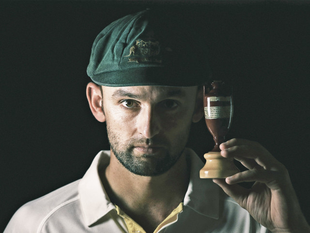 Man holding wine bottle cap free wallpaper for desktop - medium preview image