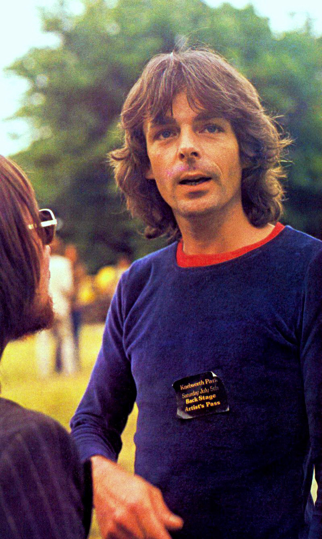 Man blue shirt red shirt #2 free wallpaper for mobile - medium preview image