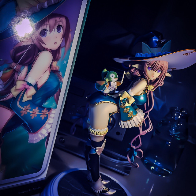 Statue woman costume hat sword free wallpaper for tablet - medium preview image