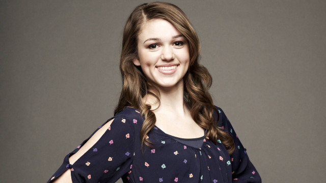 Charlotte harding smiling woman long free wallpaper for desktop - medium preview image