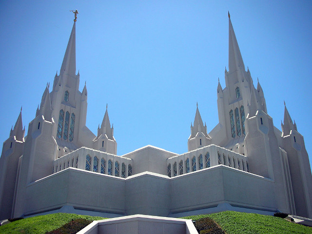 Church steeple clock neo gothic free wallpaper for desktop - medium preview image