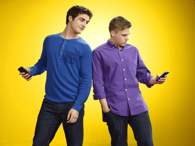 Young men holding cell phones free wallpaper for desktop - medium preview image