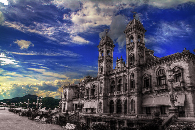 Large building clock tower cloudy #2 free wallpaper for desktop - medium preview image