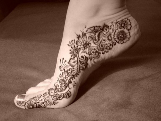 Woman feet hendike tattoo leg free wallpaper for desktop - medium preview image