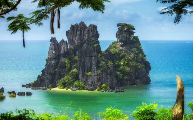 Small island ocean trees beautiful free wallpaper for desktop - medium preview image