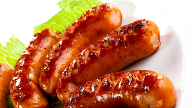 Hot dogs ketchup lettuce plate free wallpaper for desktop - medium preview image