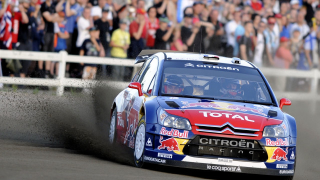 Car race track crowd watching free wallpaper for desktop - medium preview image