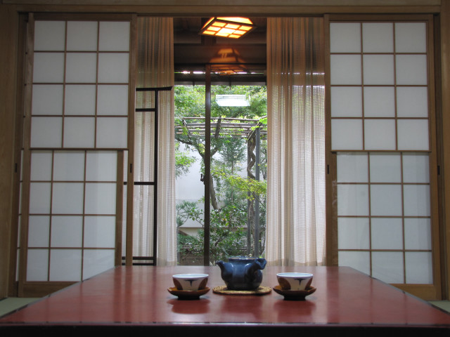 Table two cups vase window free wallpaper for desktop - medium preview image