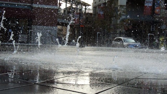 Car water street rain cityscape free wallpaper for desktop - medium preview image