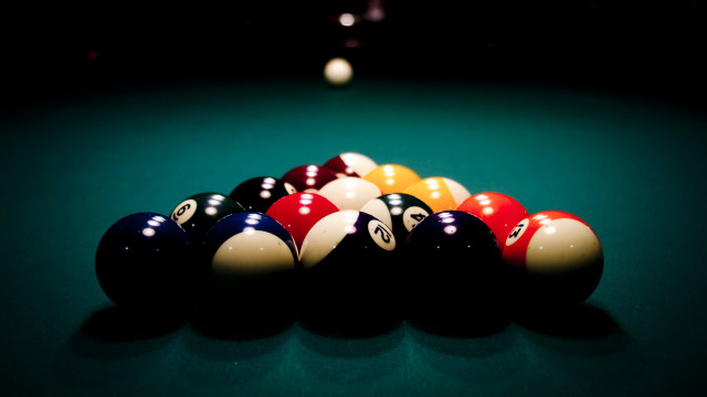 Pool table balls lined up free wallpaper for desktop - medium preview image
