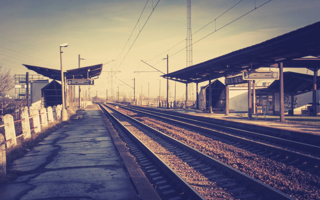 Train station train city sky free wallpaper for desktop - medium preview image