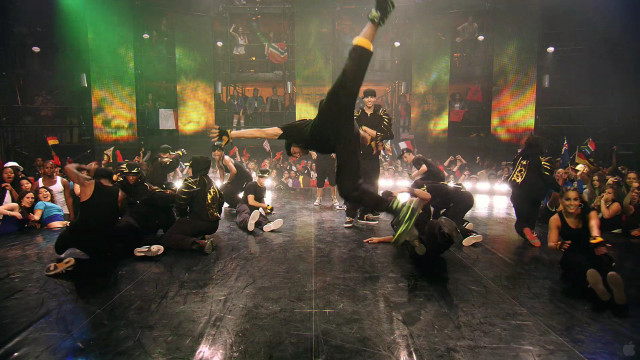 Stage skateboard trick group people free wallpaper for desktop - medium preview image