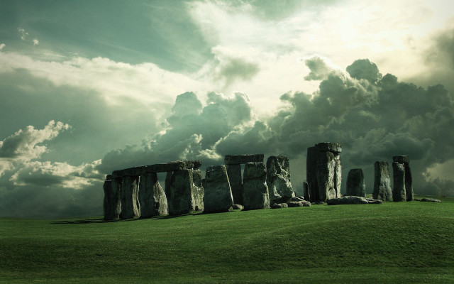 Stonehenges cloudy sky green field free wallpaper for desktop - medium preview image