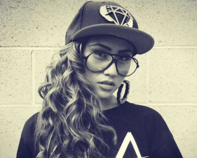 Alice prin woman hat glasses free wallpaper for desktop - medium preview image