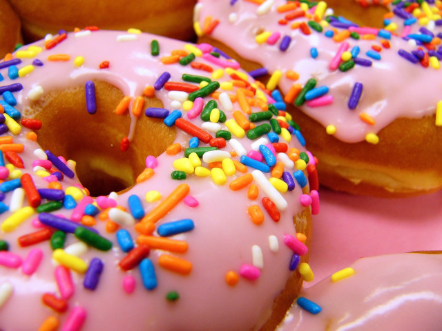 Close up doughnuts sprinkles pink free wallpaper for desktop - medium preview image