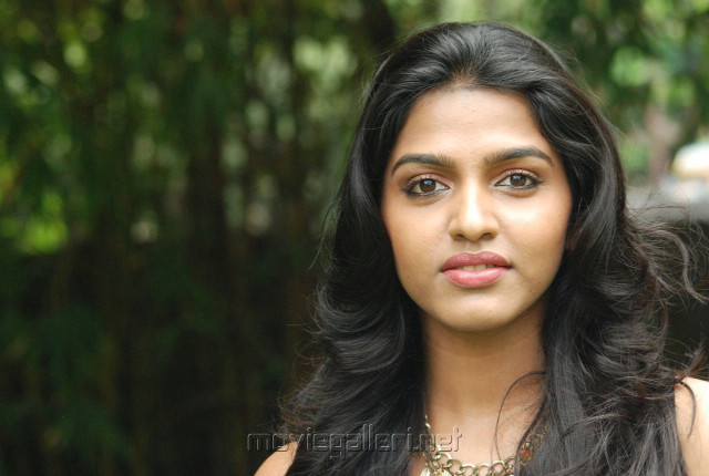 Woman long hair necklace serious #10 free wallpaper for desktop - medium preview image