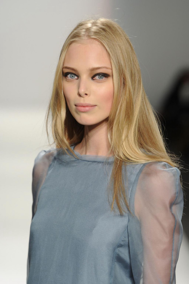 Model long blonde blue dress free wallpaper for mobile - medium preview image