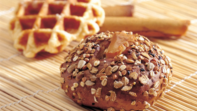 Doughnut closeup mat waffle cinnamon free wallpaper for desktop - medium preview image