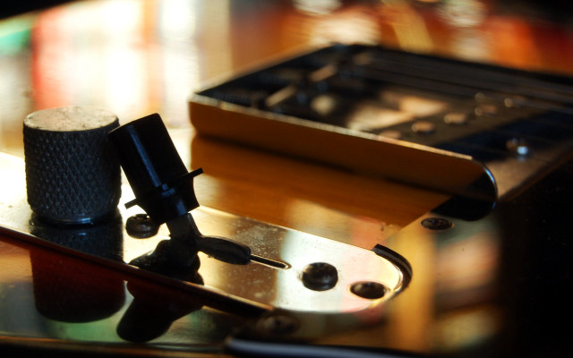 Metal object table cellphone box free wallpaper for desktop - medium preview image