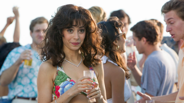 Beach party woman bikini drink free wallpaper for desktop - medium preview image